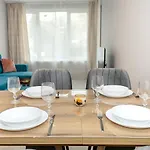 Stylish Flat With Parking Spot - St Constantine & Helena By Flat Mаnager Apartment *