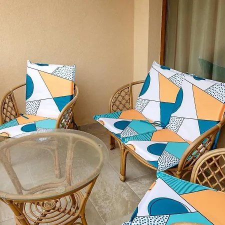 Lägenhet Stylish Flat With Parking Spot - St Constantine & Helena By Flat Mаnager Saints Constantine and Helena