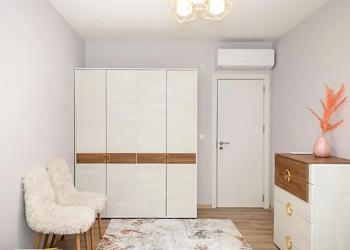 Apartment Stylish Flat With Parking Spot - St Constantine & Helena By Flat Mаnager