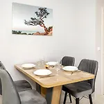 公寓 Stylish Flat With Parking Spot - St Constantine & Helena By Flat Mаnager *