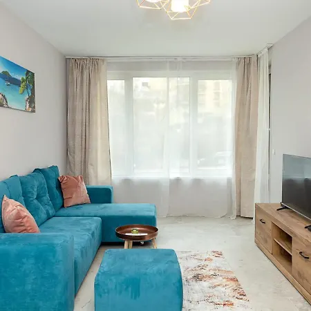 Apartment Stylish Flat With Parking Spot - St Constantine & Helena By Flat Mаnager