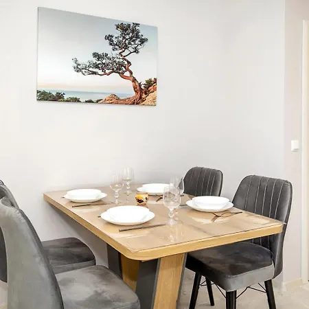 Апартамент Stylish Flat With Parking Spot - St Constantine & Helena By Flat Mаnager *