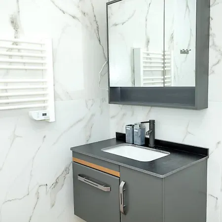 Апартамент Stylish Flat With Parking Spot - St Constantine & Helena By Flat Mаnager *